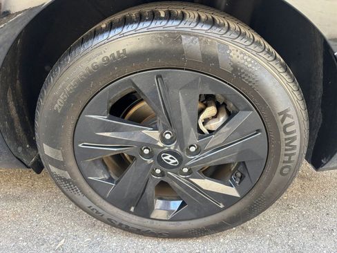 Used 2021 Hyundai Elantra SEL image 35