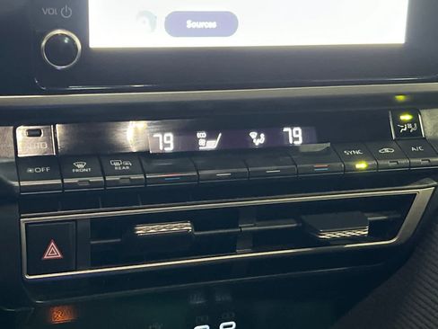 Used 2025 Toyota Camry SE FWD image 21