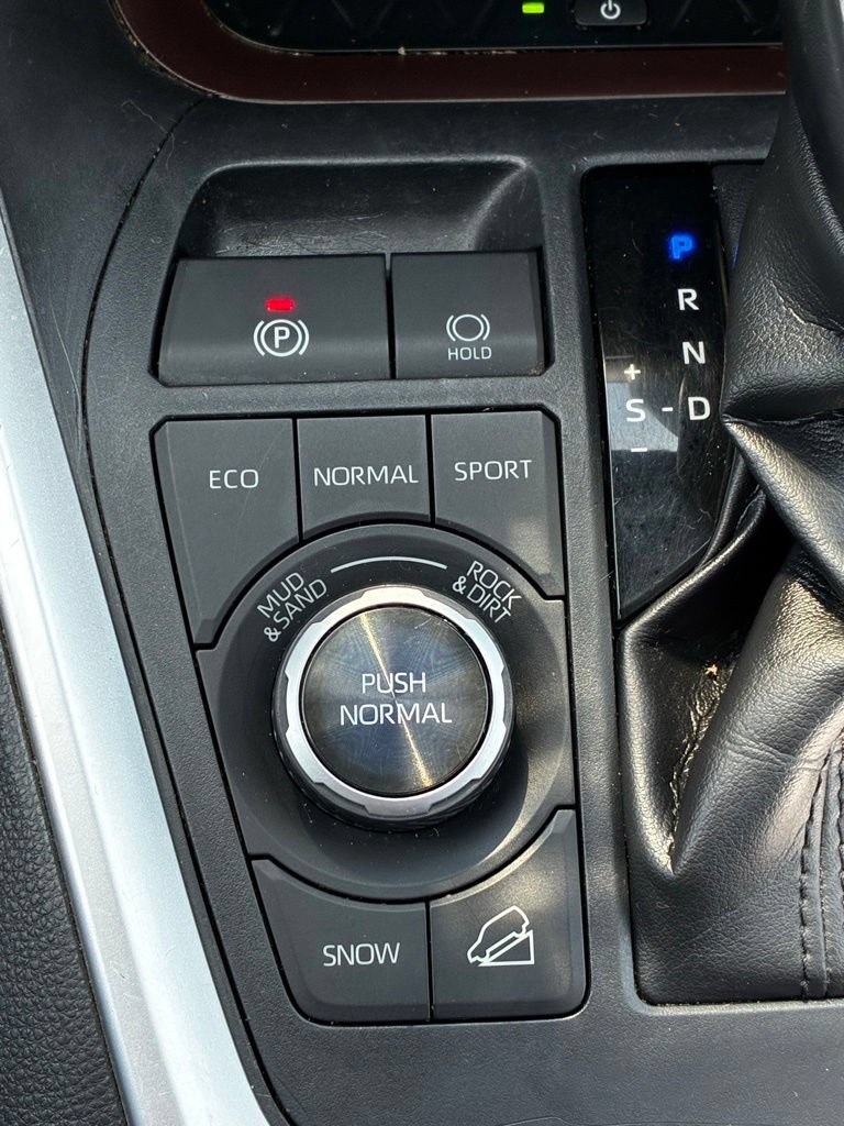 Used 2020 Toyota RAV4 Limited AWD/4WD image 19