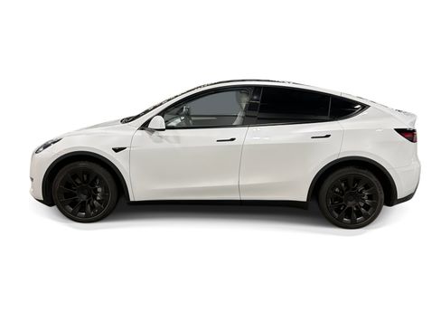 Certified 2023 Tesla Model Y Long Range AWD/4WD image 3