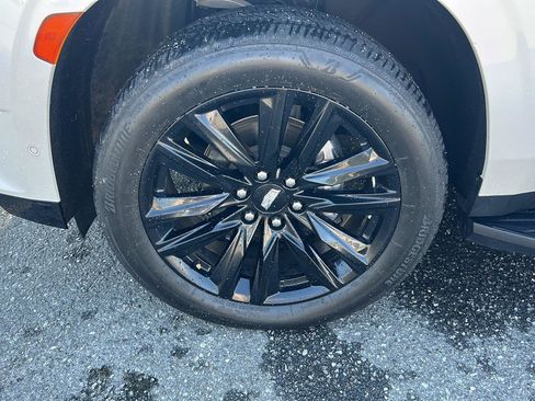 Used 2023 Cadillac Escalade ESV Sport AWD/4WD image 9
