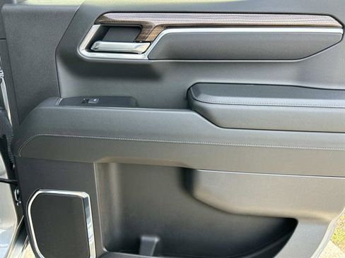 Used 2025 Chevrolet Silverado 1500 LT image 18