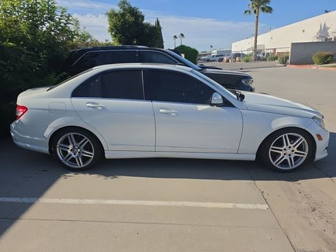 Used 2009 Mercedes-Benz C 300 Sedan image 3