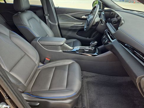 Used 2025 Buick Envista Sport Touring FWD image 31