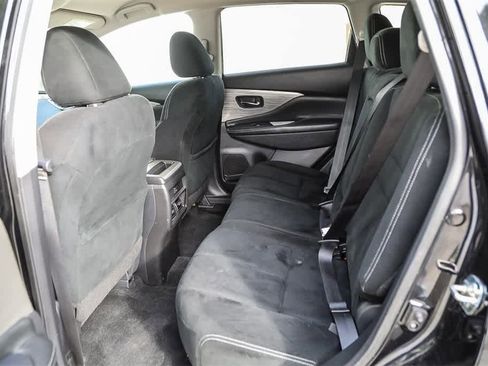 Used 2018 Nissan Murano SV image 16