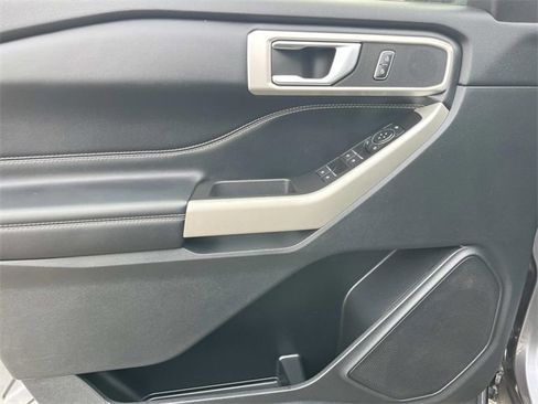 Used 2022 Ford Explorer XLT w/ Equipment Group 202A image 29