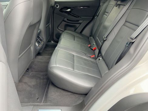 Used 2024 Land Rover Range Rover Evoque Dynamic SE image 11