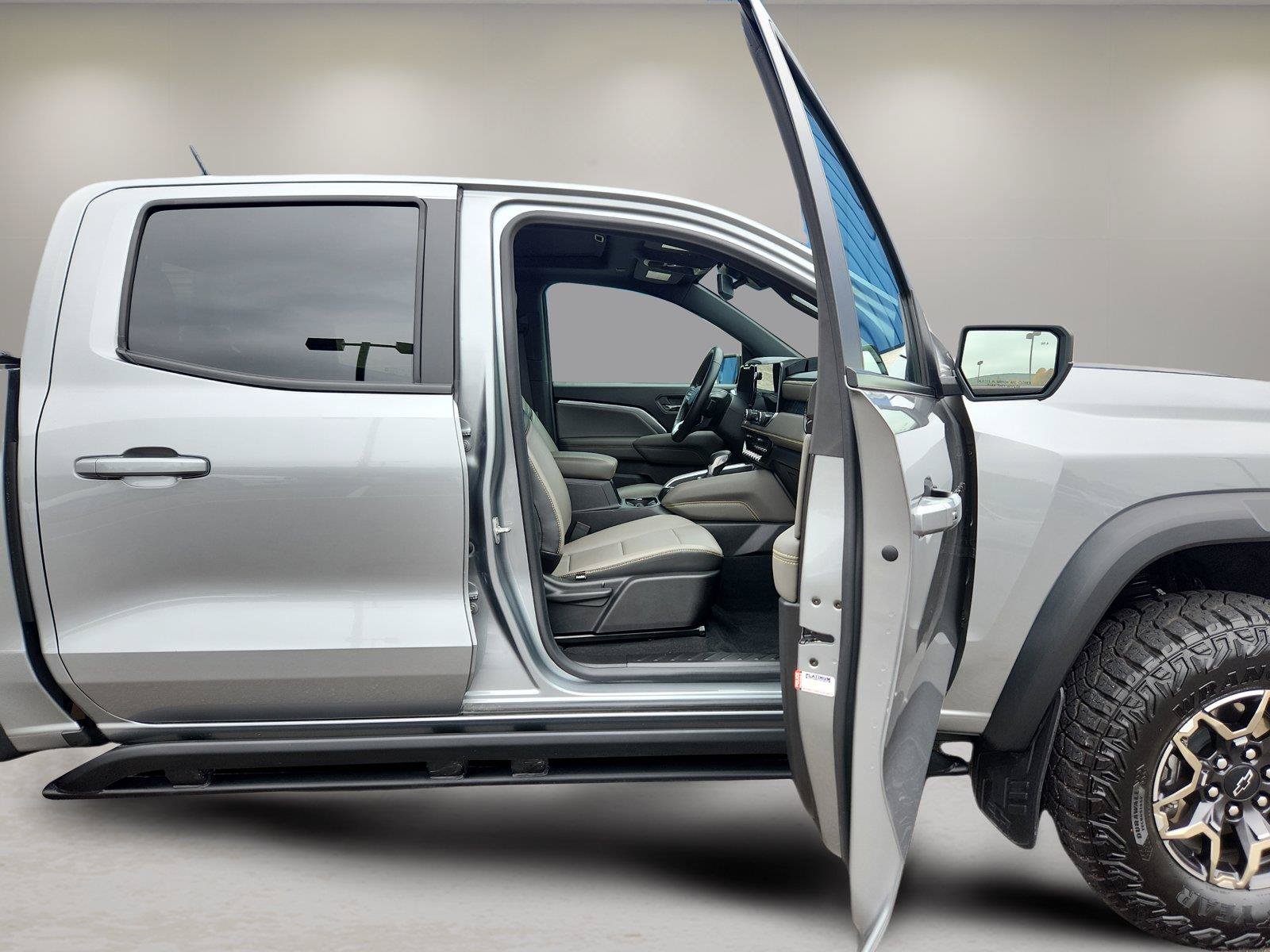Used 2024 Chevrolet Colorado ZR2 w/ Technology Package AWD/4WD image 54