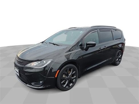 Used 2020 Chrysler Pacifica Touring-L Plus w/ S Appearance Package image 1