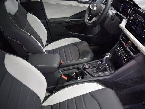 New 2025 Volkswagen Taos SEL image 7