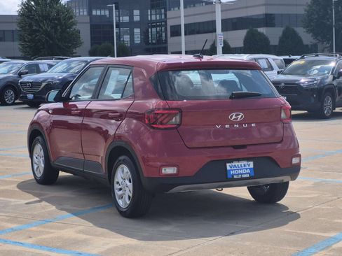 Used 2023 Hyundai Venue SE w/ Cargo Package FWD image 8