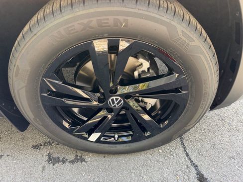 New 2026 Volkswagen Atlas Cross Sport SEL R-Line AWD/4WD image 9