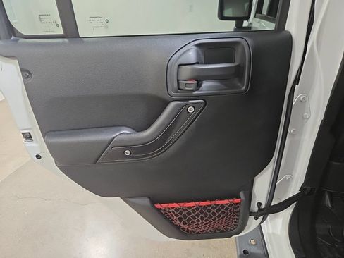 Used 2018 Jeep Wrangler Unlimited Rubicon AWD/4WD image 19
