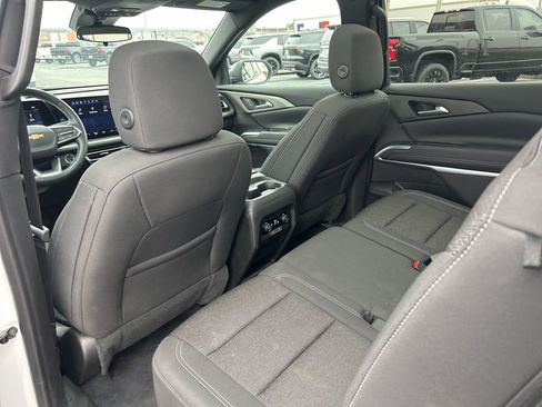 Used 2025 Chevrolet Traverse LT w/ Sun and Wheel Package image 35