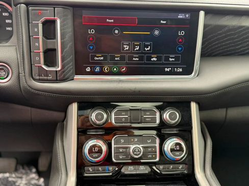 Used 2021 GMC Yukon XL Denali w/ Denali Premium Package AWD/4WD image 13