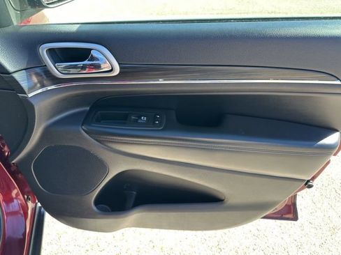 Used 2019 Jeep Grand Cherokee Limited image 46