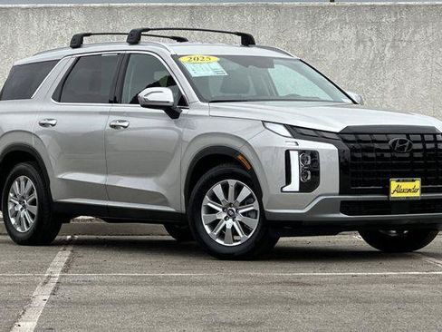 Certified 2025 Hyundai Palisade SEL FWD image 2