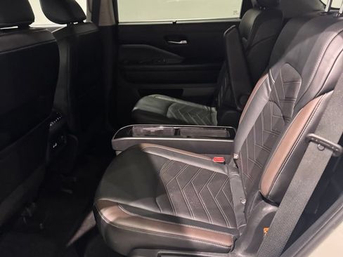 Used 2022 Nissan Pathfinder Platinum w/ Cargo Package AWD/4WD image 27
