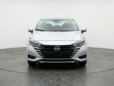Used 2025 Nissan Versa SV image 2