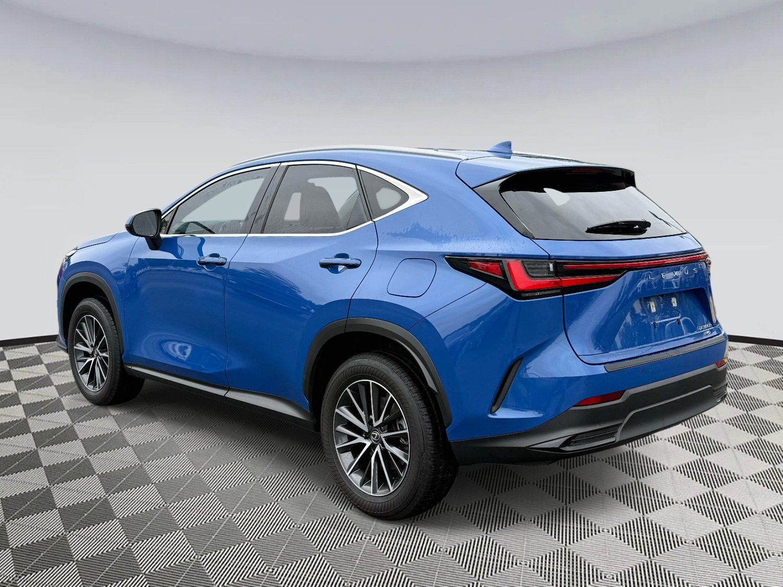 Used 2025 Lexus NX 350h AWD w/ Accessory Package (Z2) image 4