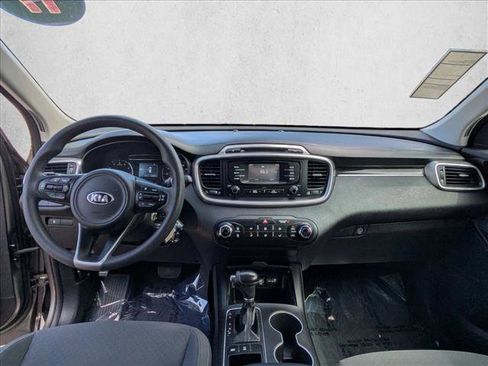 Used 2017 Kia Sorento LX AWD/4WD image 14