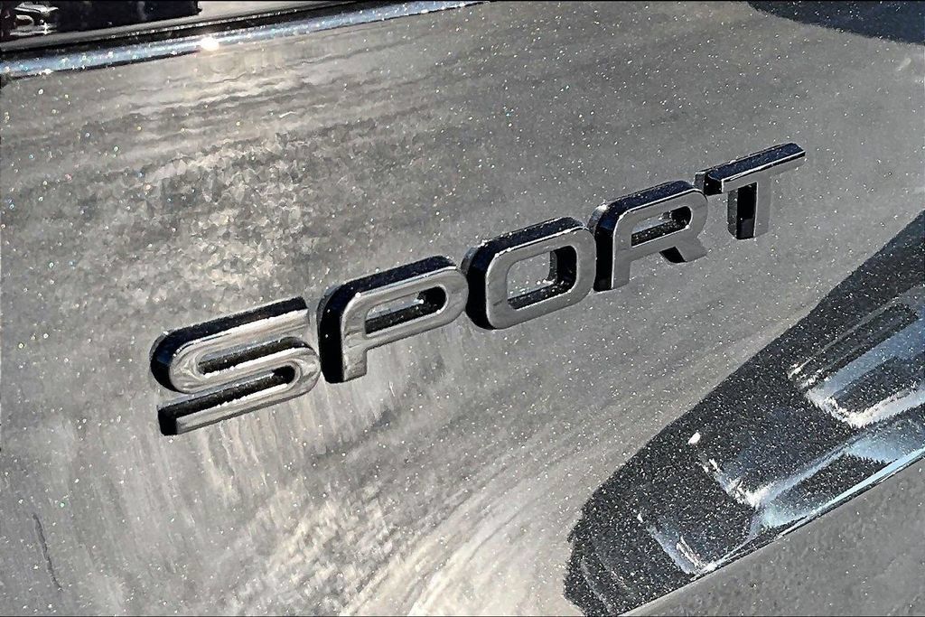 New 2026 Land Rover Range Rover Sport Dynamic SE AWD/4WD image 9
