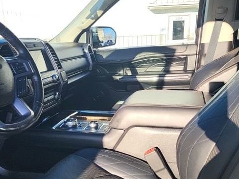 Used 2018 Ford Expedition Platinum image 16