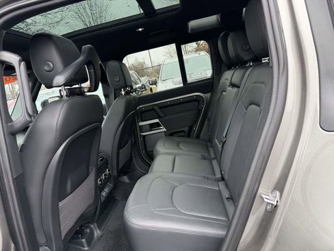 Used 2023 Land Rover Defender 110 S AWD/4WD image 9