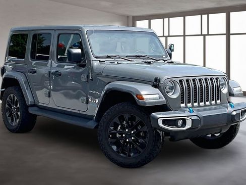 Used 2022 Jeep Wrangler Unlimited Sahara w/ Cold Weather Group AWD/4WD image 13