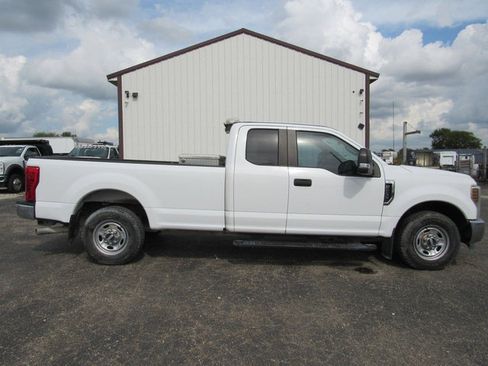Used 2018 Ford F250 XL w/ Power Equipment Group RWD image 2