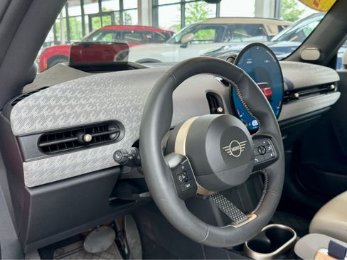 Used 2025 MINI Cooper S FWD image 10