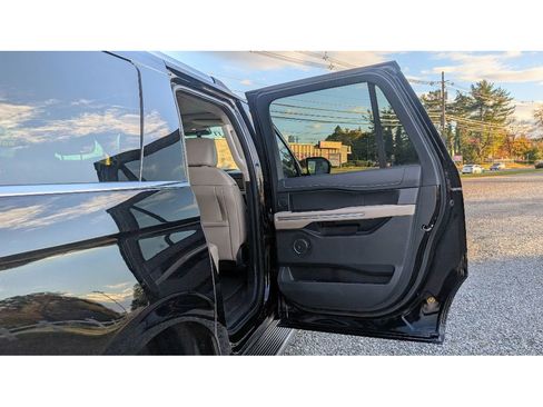Used 2023 Ford Expedition Max Limited image 12