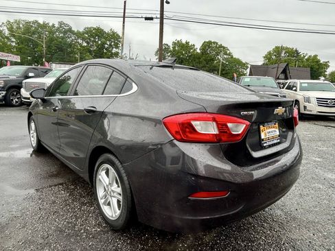 Used 2017 Chevrolet Cruze LT FWD image 4