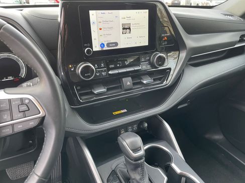 Used 2025 Toyota Highlander XSE image 17