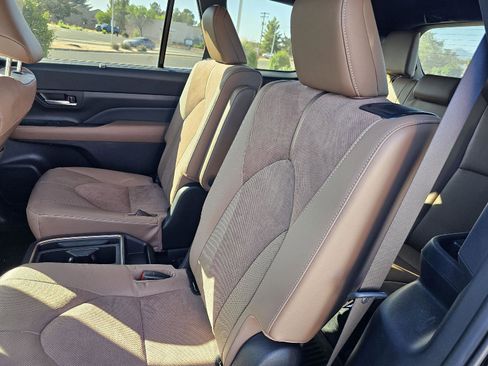 Used 2024 Toyota Grand Highlander AWD Hybrid image 22