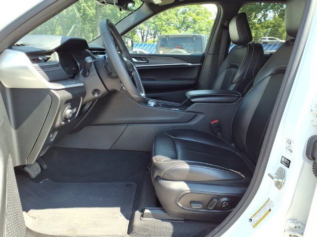 Used 2024 Jeep Grand Cherokee Limited w/ Luxury Tech Group II AWD/4WD image 22