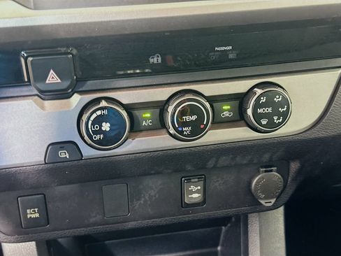 Used 2017 Toyota Tacoma SR5 w/ Tow Package RWD image 15