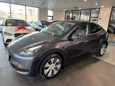 Used 2024 Tesla Model Y Long Range image 2