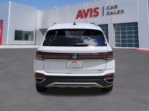 Used 2025 Volkswagen Taos SE AWD/4WD image 5