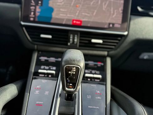 Used 2021 Porsche Cayenne AWD/4WD image 36