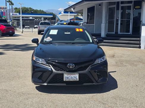 Used 2020 Toyota Camry SE w/ Blackout Package FWD image 2