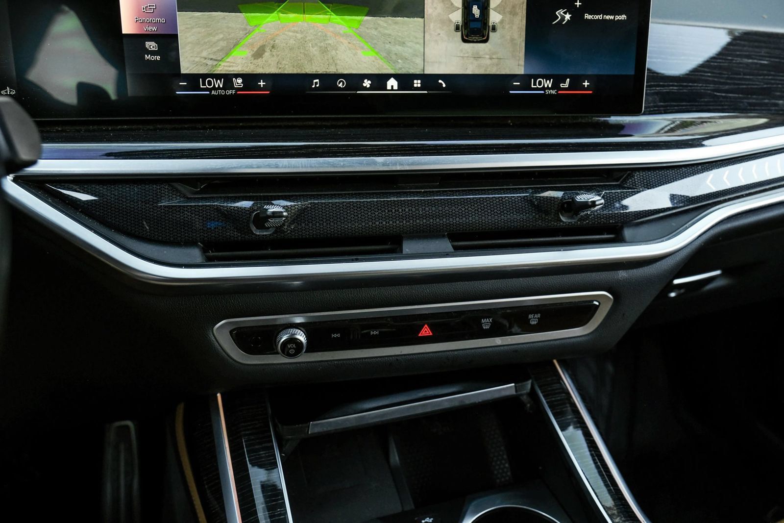 Used 2024 BMW X7 xDrive40i w/ M Sport Package AWD/4WD image 23