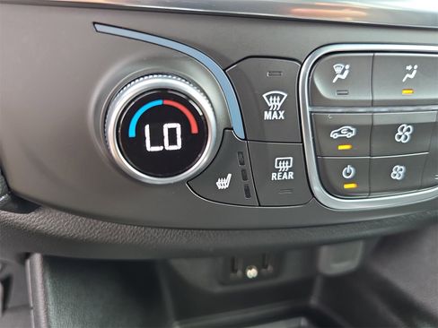 Used 2023 Chevrolet Traverse LT w/ Rear Camera Mirror Package image 19