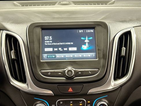 Used 2018 Chevrolet Equinox LT image 16