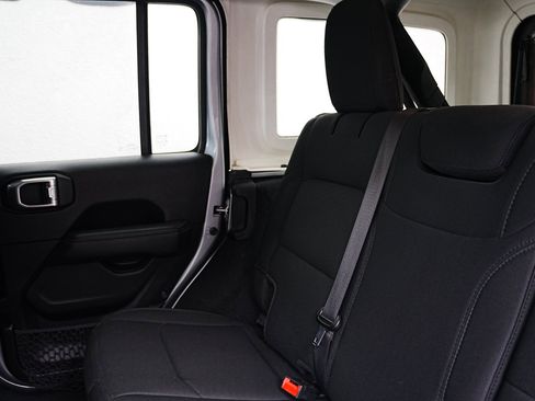 Used 2020 Jeep Wrangler Unlimited Sahara image 15