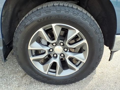 Used 2024 Chevrolet Silverado 1500 LT AWD/4WD image 21