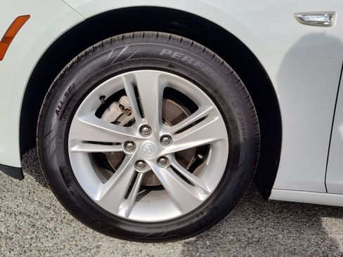 Used 2019 Buick Regal Preferred image 10