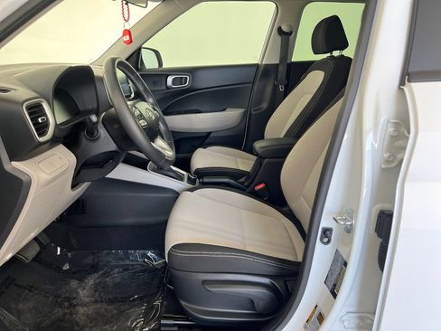 Used 2023 Hyundai Venue SEL FWD image 11
