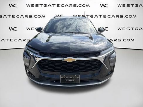 Used 2025 Chevrolet Trax LT w/ LT Convenience Package FWD image 2