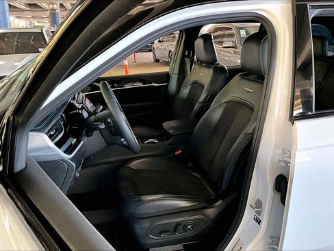 Used 2024 Jeep Grand Cherokee Trailhawk image 7